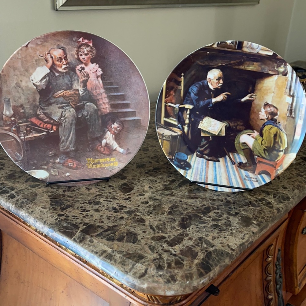 KnowlesVintage porcelain plates2 for $10
